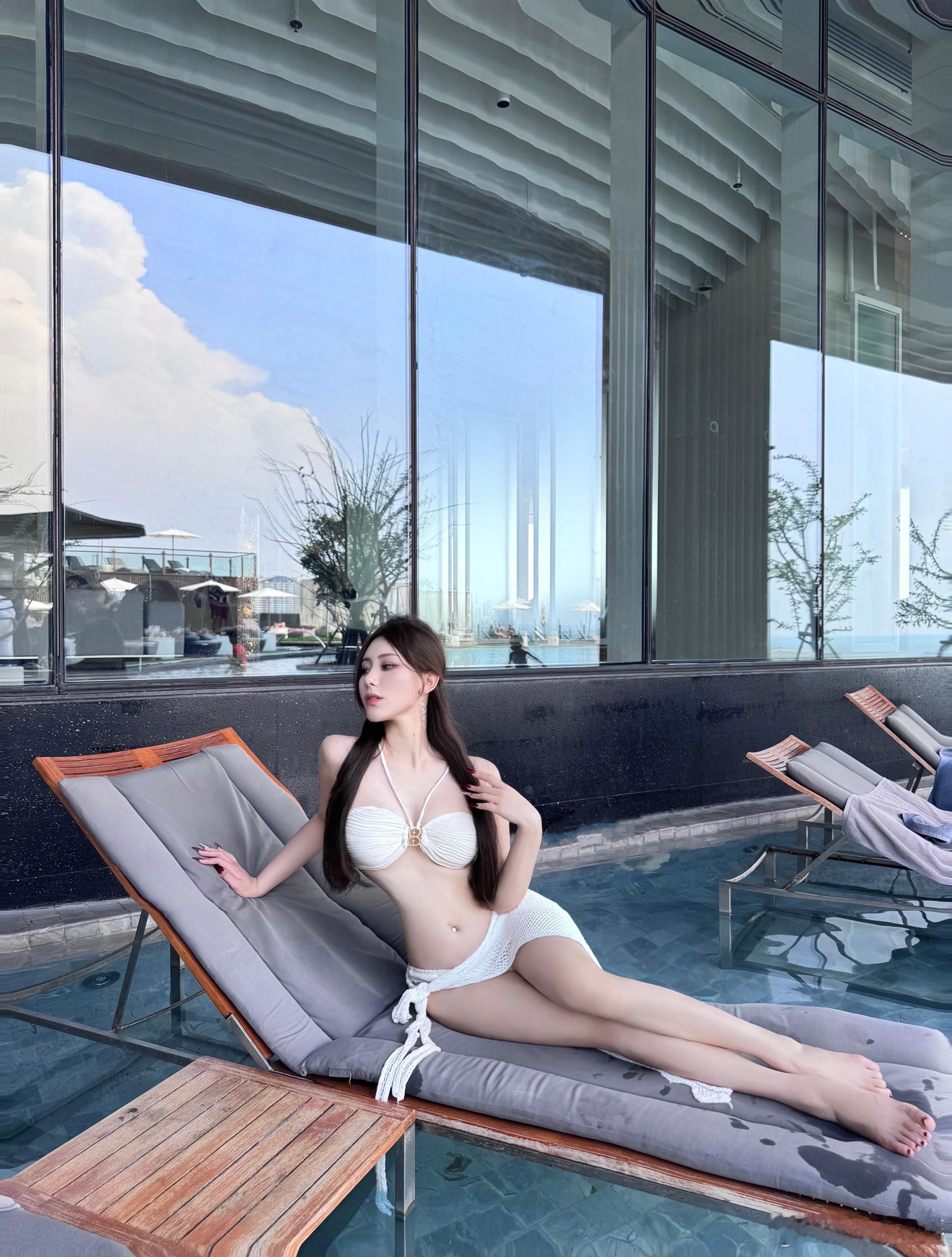 漂亮女人都有点脾气能接受吧  ​​​