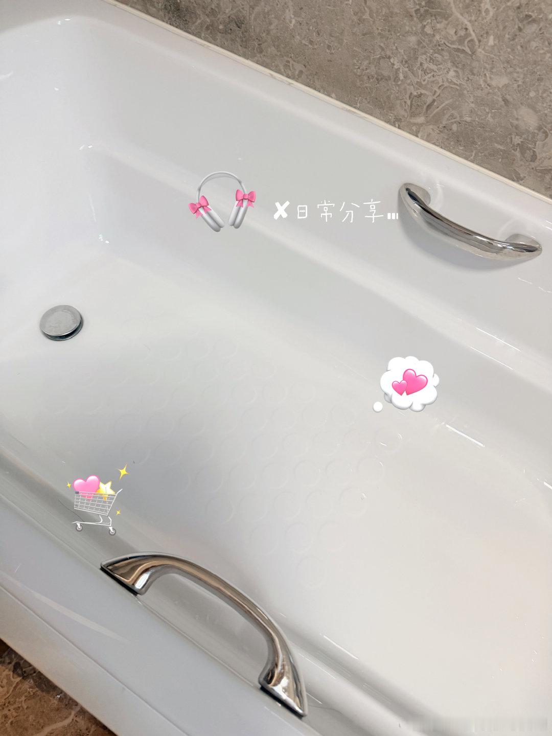 和我生活在一起应该是一件很幸福的事情。因为我基本很少点外卖，阿姨做大人饭不好吃，