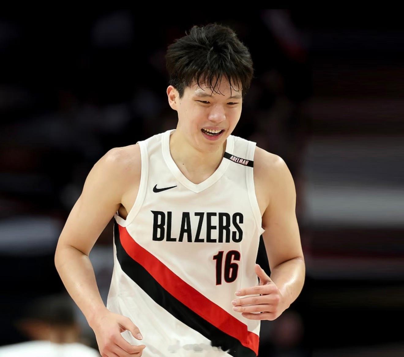 NBA常规赛，开拓者主场迎战太阳，开拓者方面夏普不打，首发：莫兰特+利拉德+阿夫