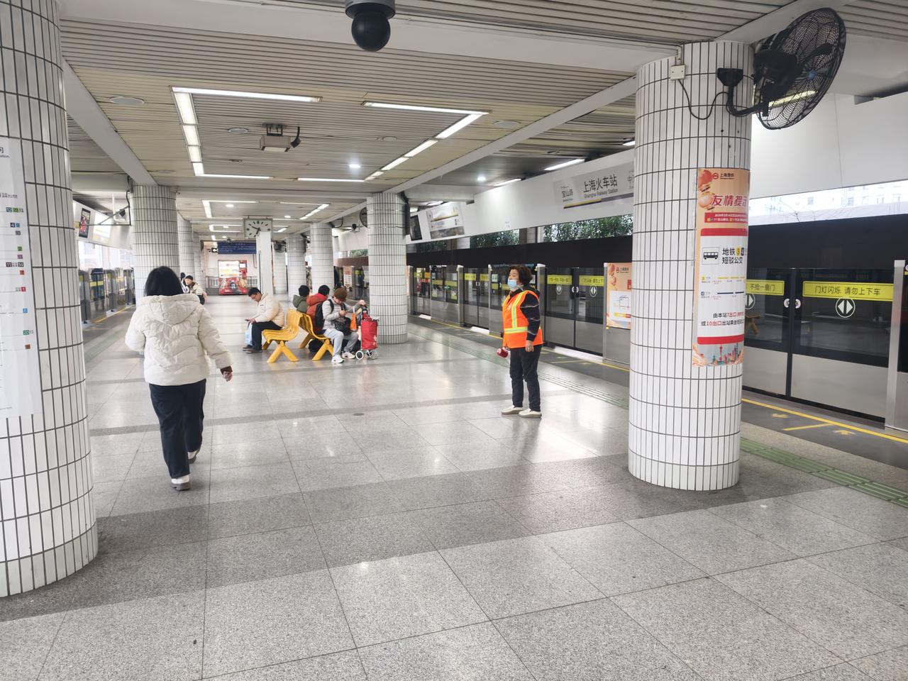 真的是无语，大过年的，上海3号线火车站到虹口足球场这段的改造。
2026年2月1