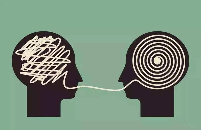 呼叫香港正义的网友，能不能说说图中这个女的目前的情况？！

距离2019年已经快