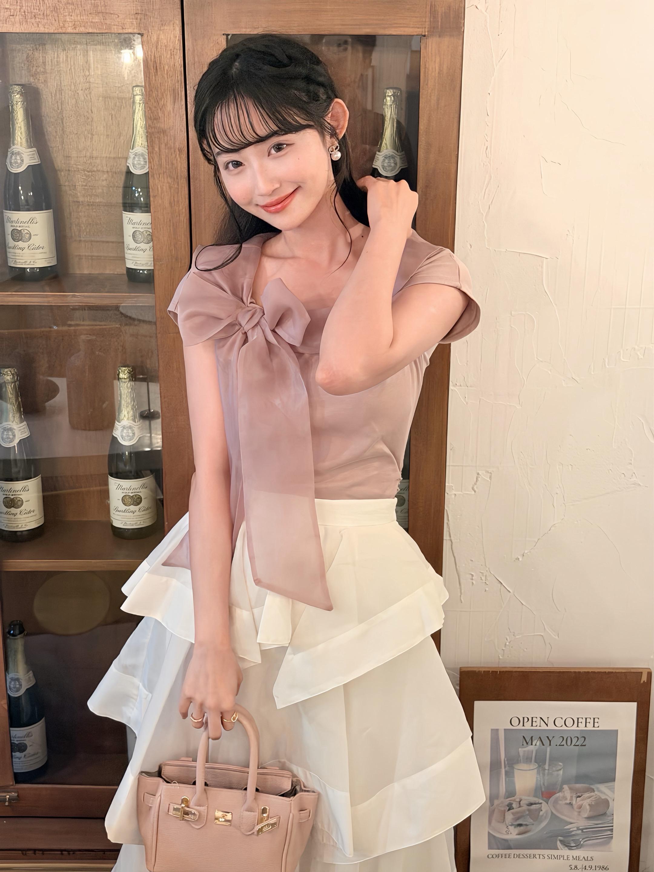 snidel春季新品真的好可爱🎀。一眼就看中这个大蝴蝶结！真的好萌萌...