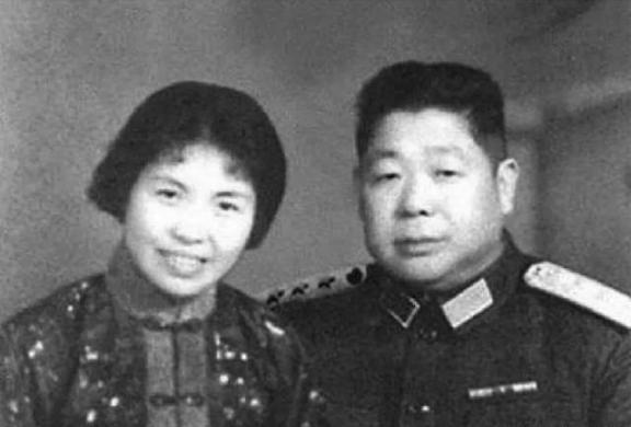 1949年，陈赓在上海见到了小姨子。多年不见，小姨子出落的亭亭玉立，已长成了大美