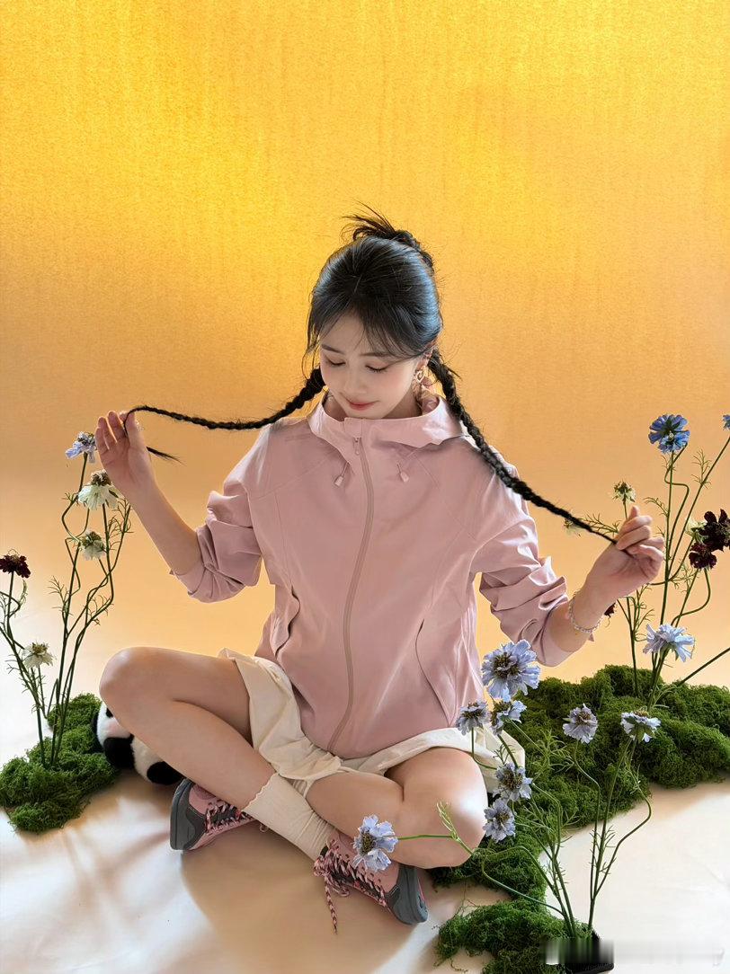 白鹿[超话]白鹿王韵娜白鹿开到荼蘼 可爱宝你的照片真棒，我不是在夸你的美貌，我只