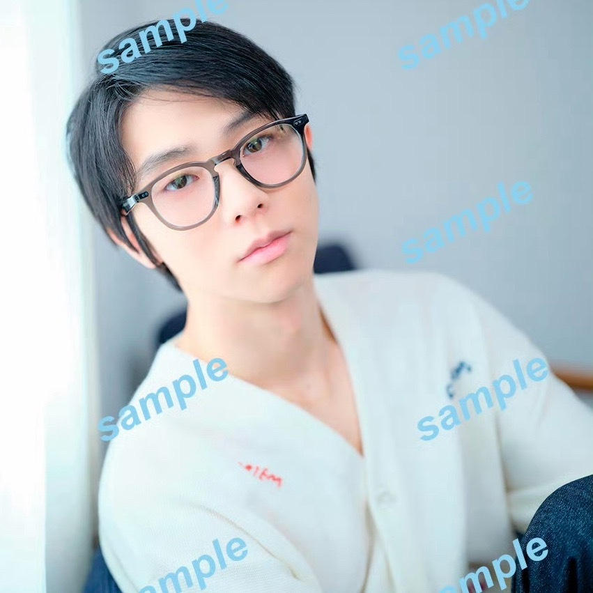 你们两个戴眼镜的时候长成这样是什么意思，智商是不是太高了？ ​​​