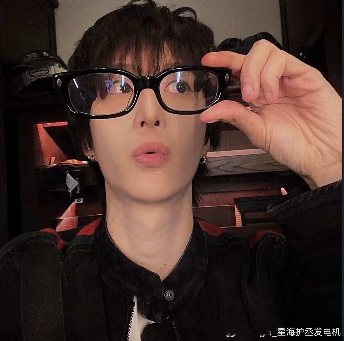 范丞丞[超话][太阳]乐事品牌代言人范丞丞  2026.8.26上班卡​​​