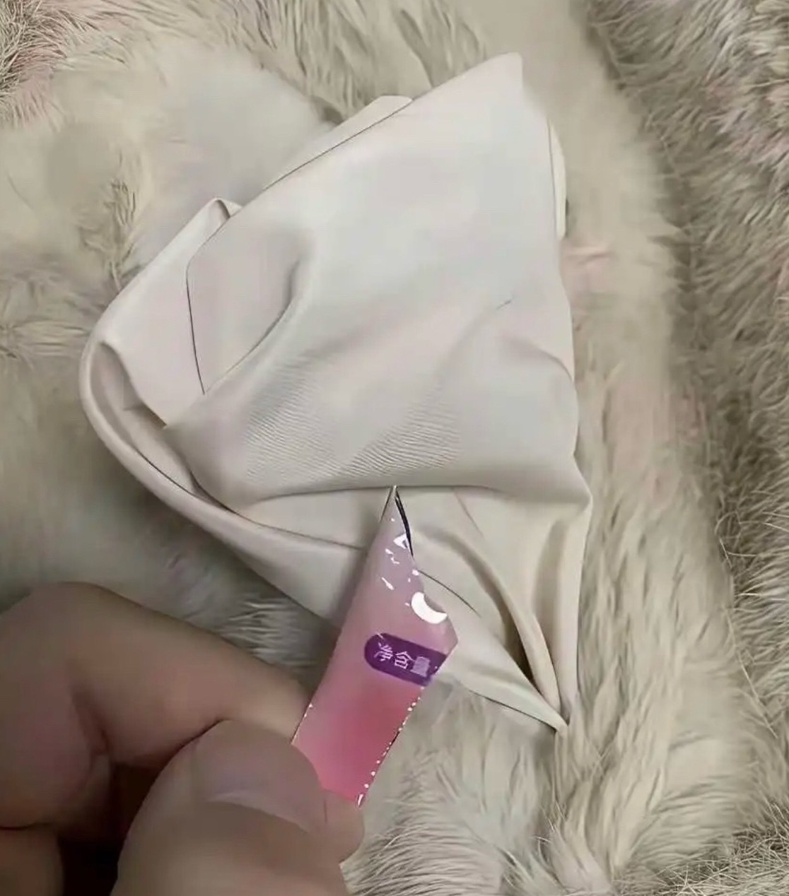 女朋友口袋里发现的，这是什么？ ​​​