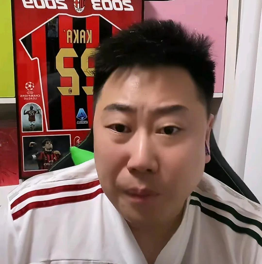 媒体人李宝库表示，如果李镇全被处罚，那么以后中超球队戴口罩踢球算了。
李宝库在直