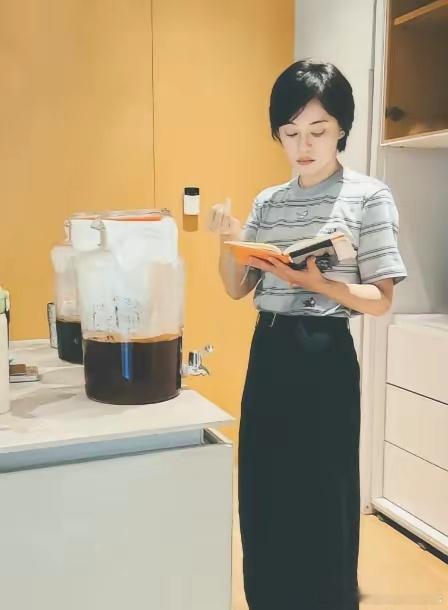 孙俪这状态。  给所有女演员提了个醒。  就算你演技再好，作品再多，人一旦垮了，
