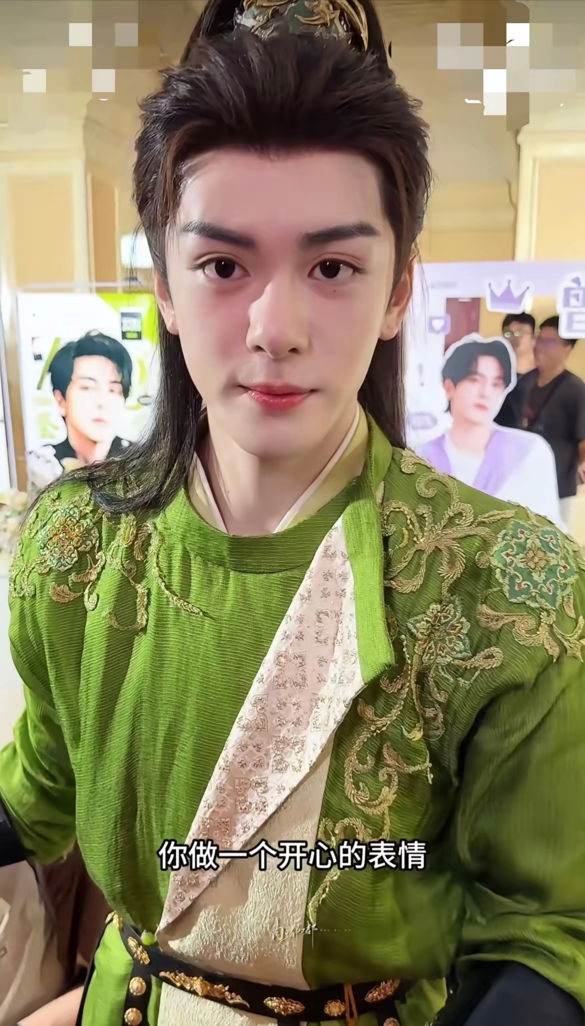 曾舜晞主演的《攻玉》正式杀青，面部状态超好，皮肉贴合骨骼的状态恰到好处，下颌角轮