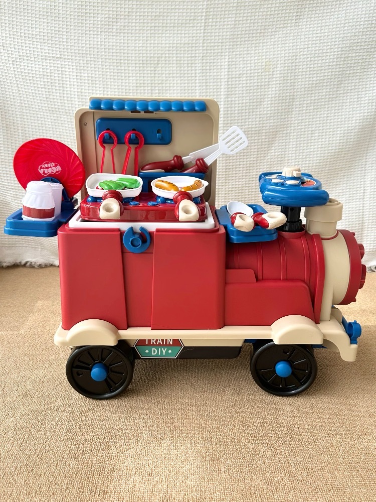 又给娃新添一个玩具 厨房小火车🚄刷到好多次这个小火车，这不马上给我家娃安排上了