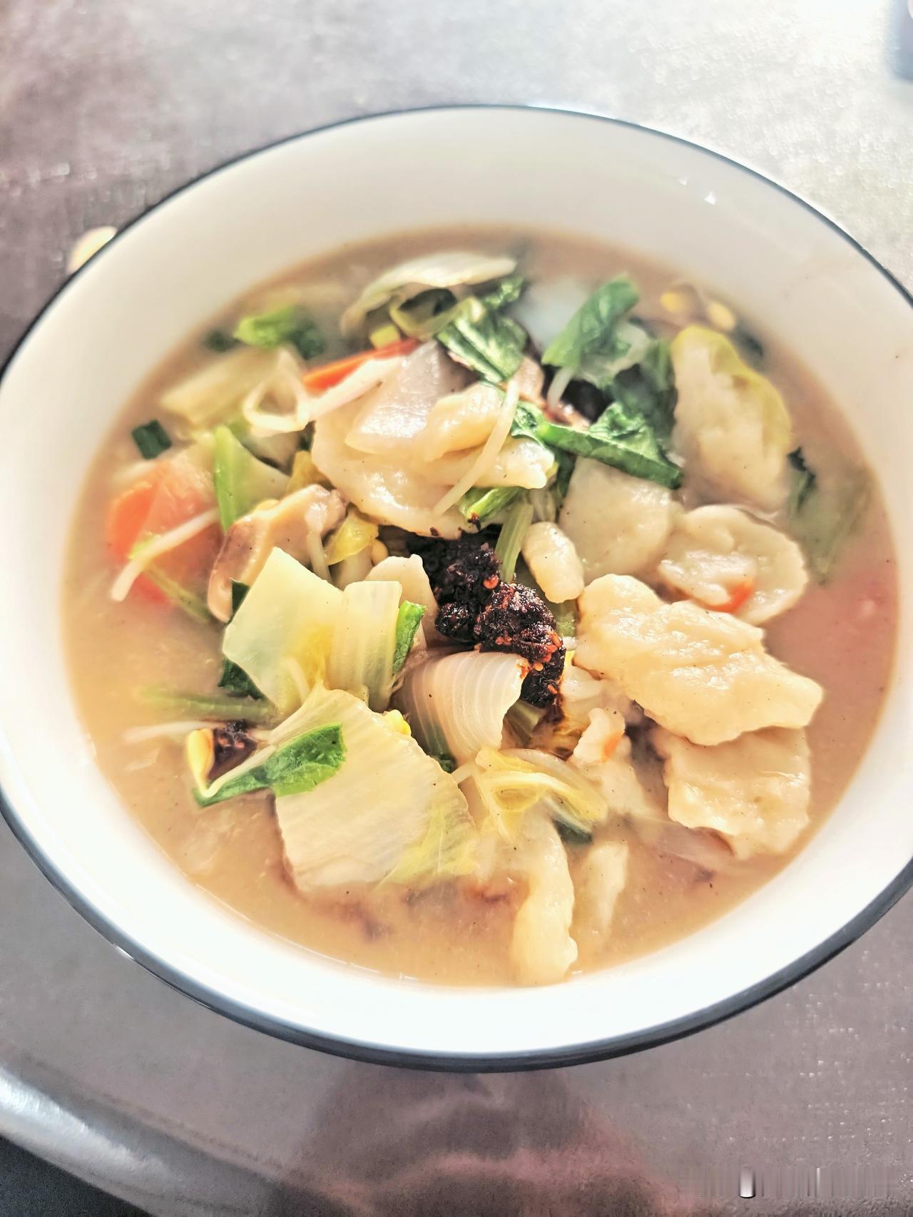 最近西安连续下了雪，气温还是有点低上午吃个这饭，面疙瘩[笑哭]。不知道，咱西北人