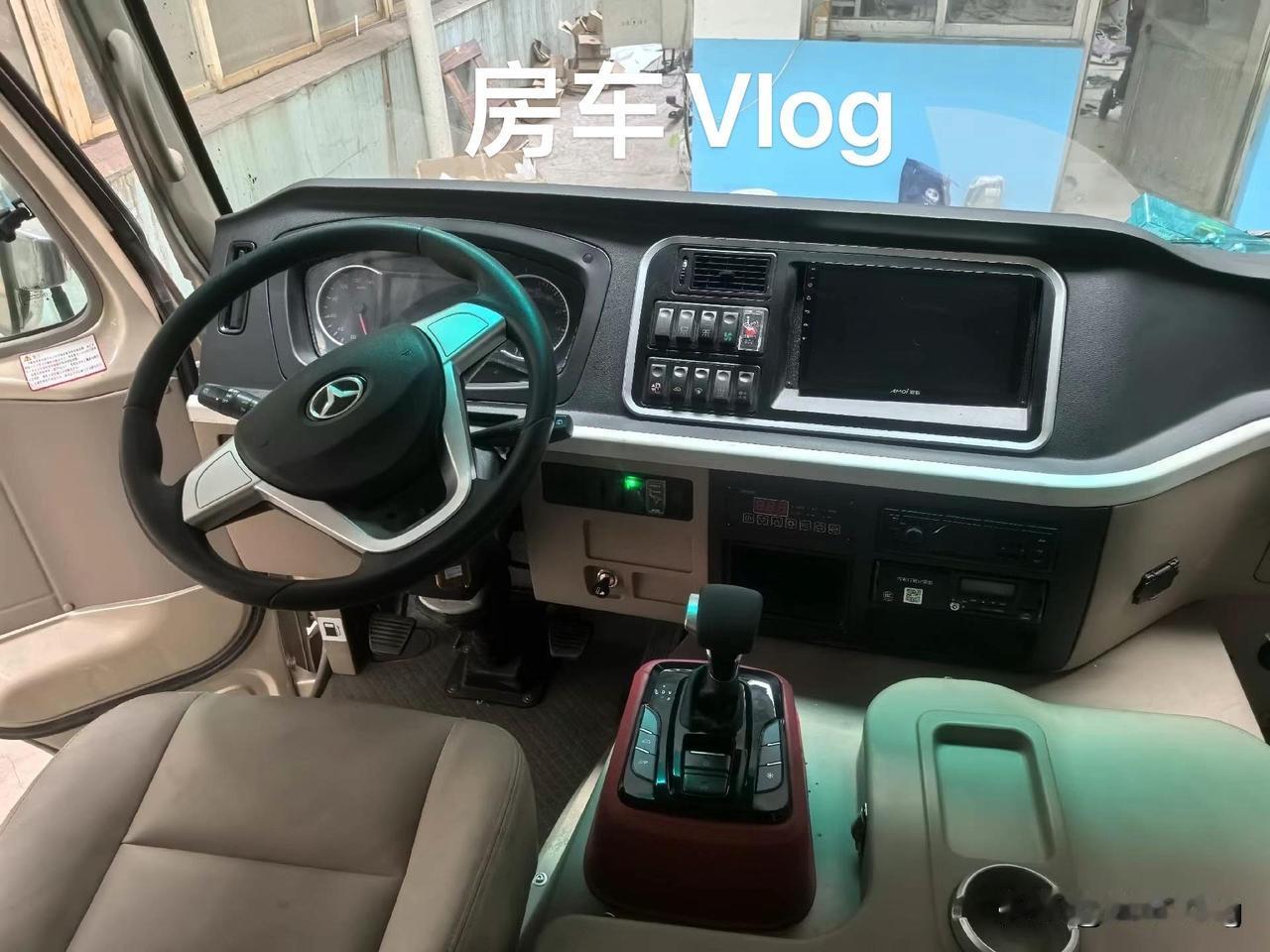 考斯特始终是一种独特的存在。3.0T、五十铃（ISUZU）的4JJ1发动机，再搭