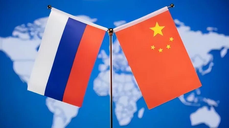 为什么说中国得防着点俄罗斯？说白了，普京今年72岁，这位掌舵俄罗斯25年的硬汉终