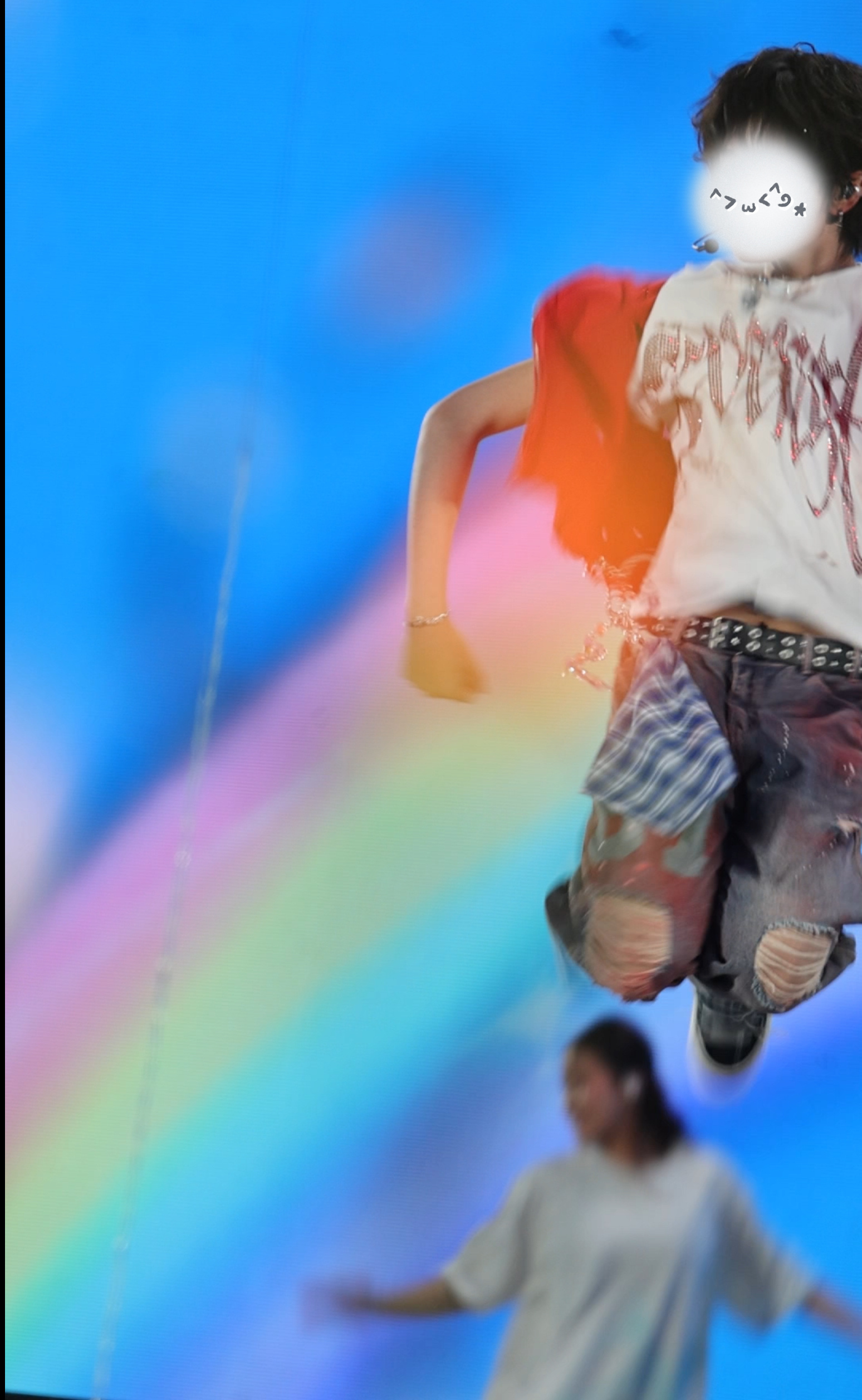 没有当站姐的风险不知道的以为璐子飞伴舞头上了 ​​​