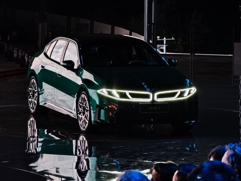 新世代宝马iX3长轴距版终于出炉啦！不过这前脸你打几分BMW进入新世代BMW品牌