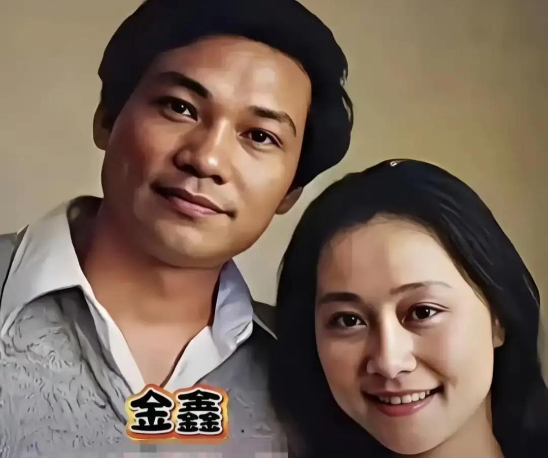 真正的默契，是连话筒高度都无需言语。
陈道明和杜宪，这对璧人再次同框，不是在红毯