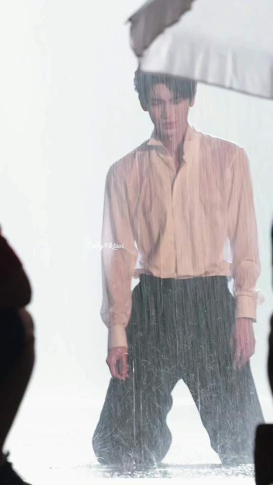 期待未播就无数神图出圈的这一秒过火 张凌赫颜值和演技都实力权威 张凌赫颜值和演技