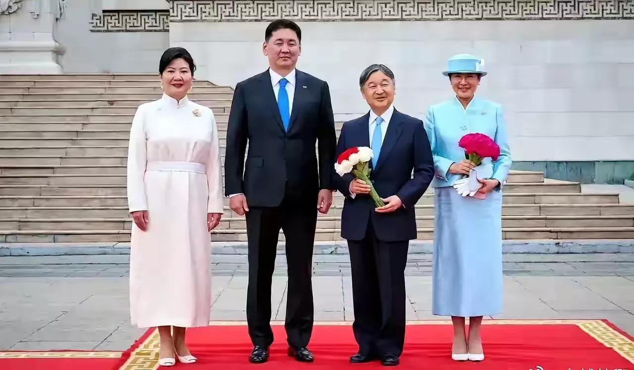 从这幅图中得出一个重要结论：基因决定他们的一切，蒙古人(身高马大)，日本人(小鸟