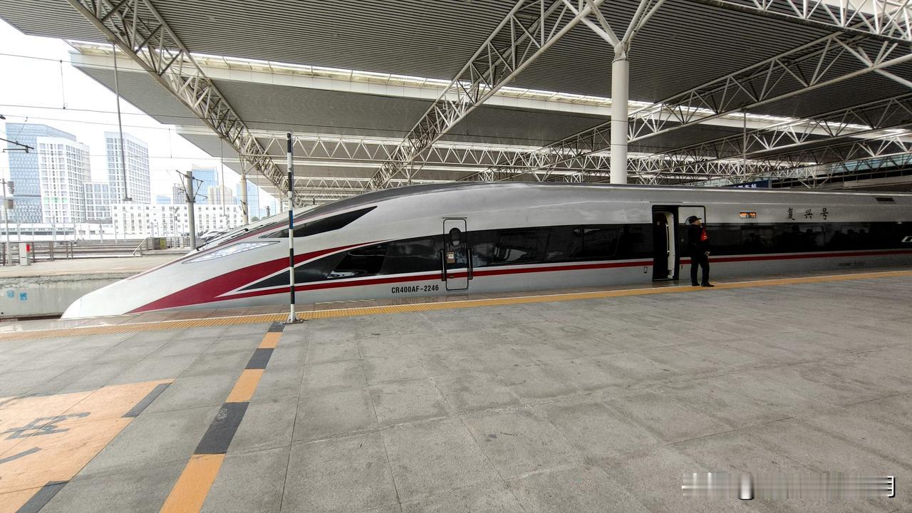 复兴号CR400AF型动车组交通强国铁路先行 动车组