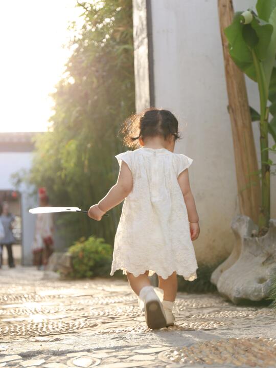 你勇敢往前走，妈妈永远在你身后…