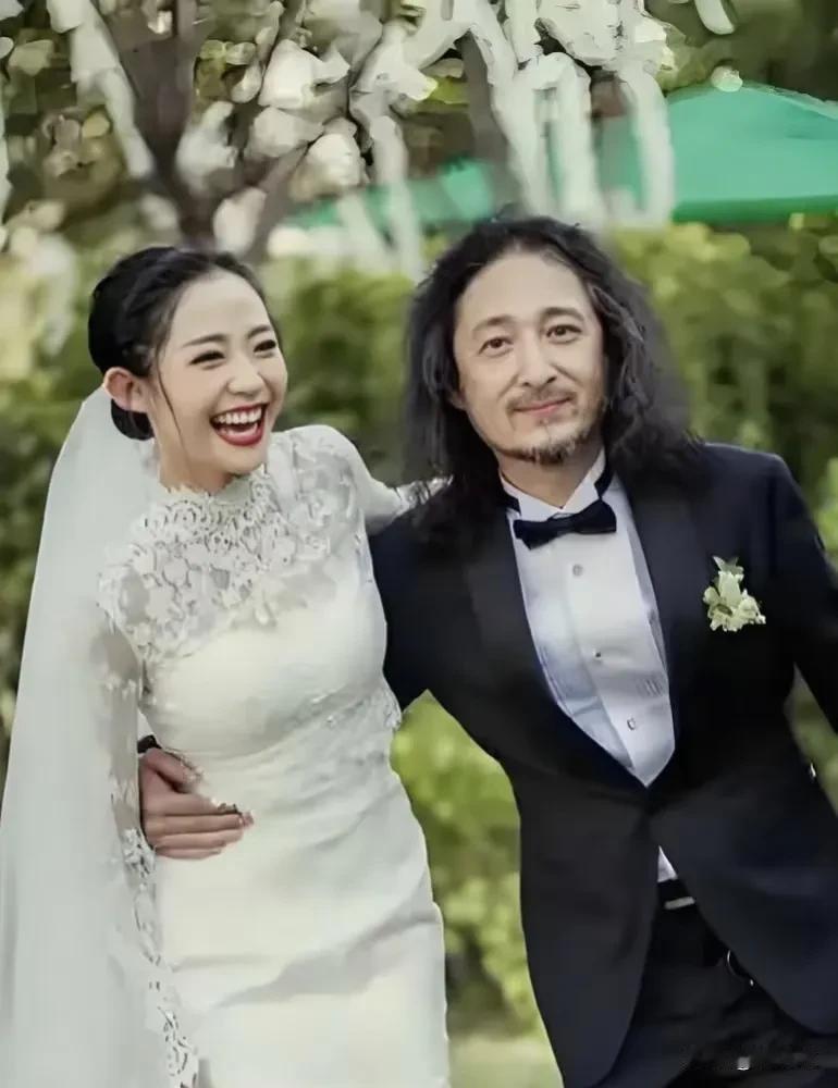 其实作为女性来说，大家对万千惠是有偏见的，因为这些人怎么都不攻击老头子呢。

而
