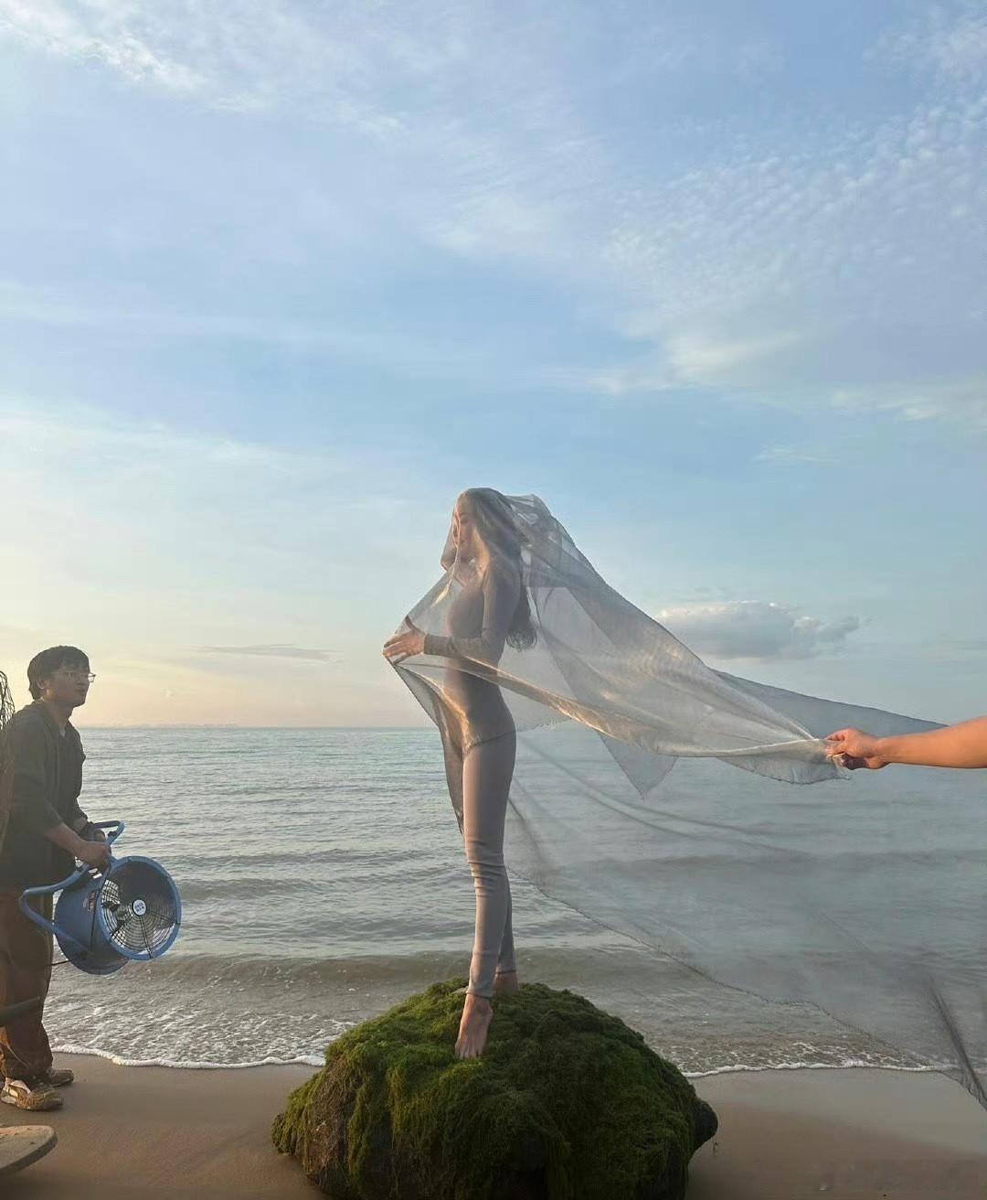 舒淇的肚子比水平尺都平，绝了 ​​​