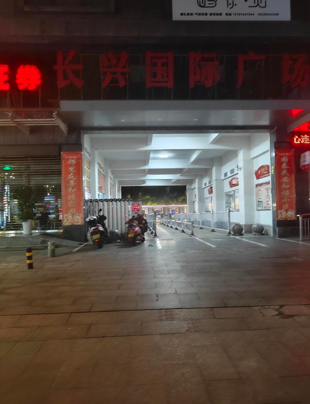 结婚不是找完美的人，而是找愿意一起看缺点的人。
你得睁眼看清楚，婚后就别太较真。