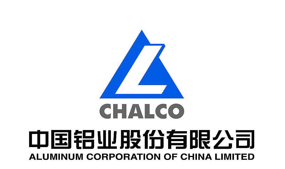 使用外矿拜耳法系统中存在大量有机物，随着有机物含量的不断富集，给整个生产造成被动