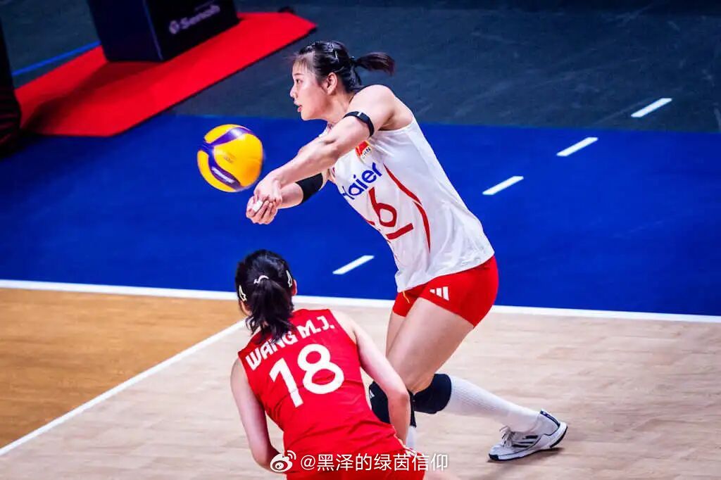 黑八奇迹！“不完整阵容”3-2掀翻头号种子美国，中国女排昂首挺进总决赛四强！谁说