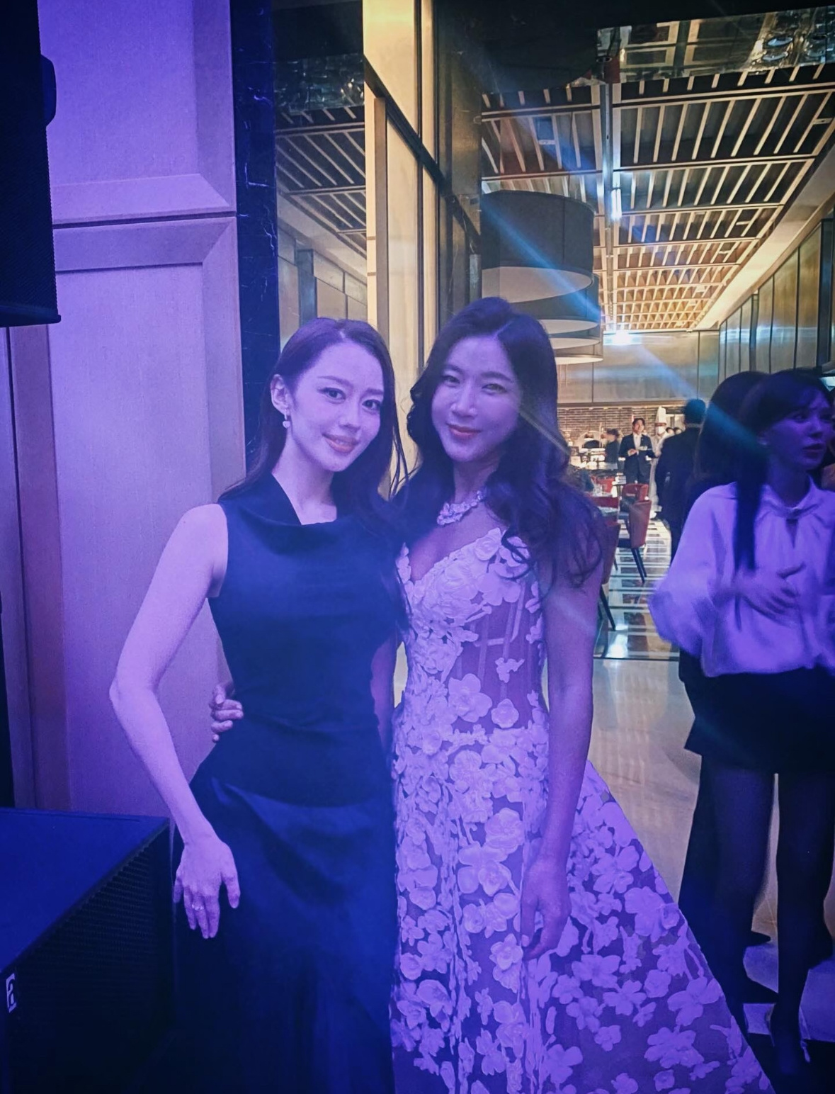 吉娜爱丽丝和wendy同框