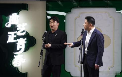 台州路桥曲艺唱响南腔北调听过瘾各地青年曲艺能人齐聚路桥，评弹相声各类曲目轮番上演