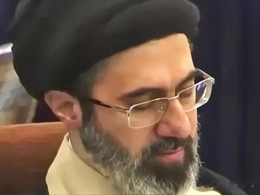 向敌人索赔
死去的伊朗最高领袖哈梅内伊的儿子穆杰塔巴在12日发表书面讲话中表示：