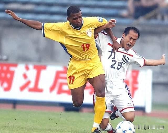 2006年，为了参加在成都举行的一场老全兴明星友谊赛，已退役回到巴西的马麦罗和法