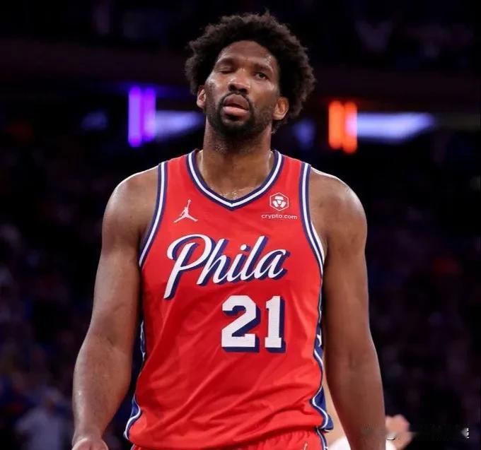 37.7 分
8.7 篮板
5.3 助攻

这是乔尔·恩比德迄今为止在季后赛中的