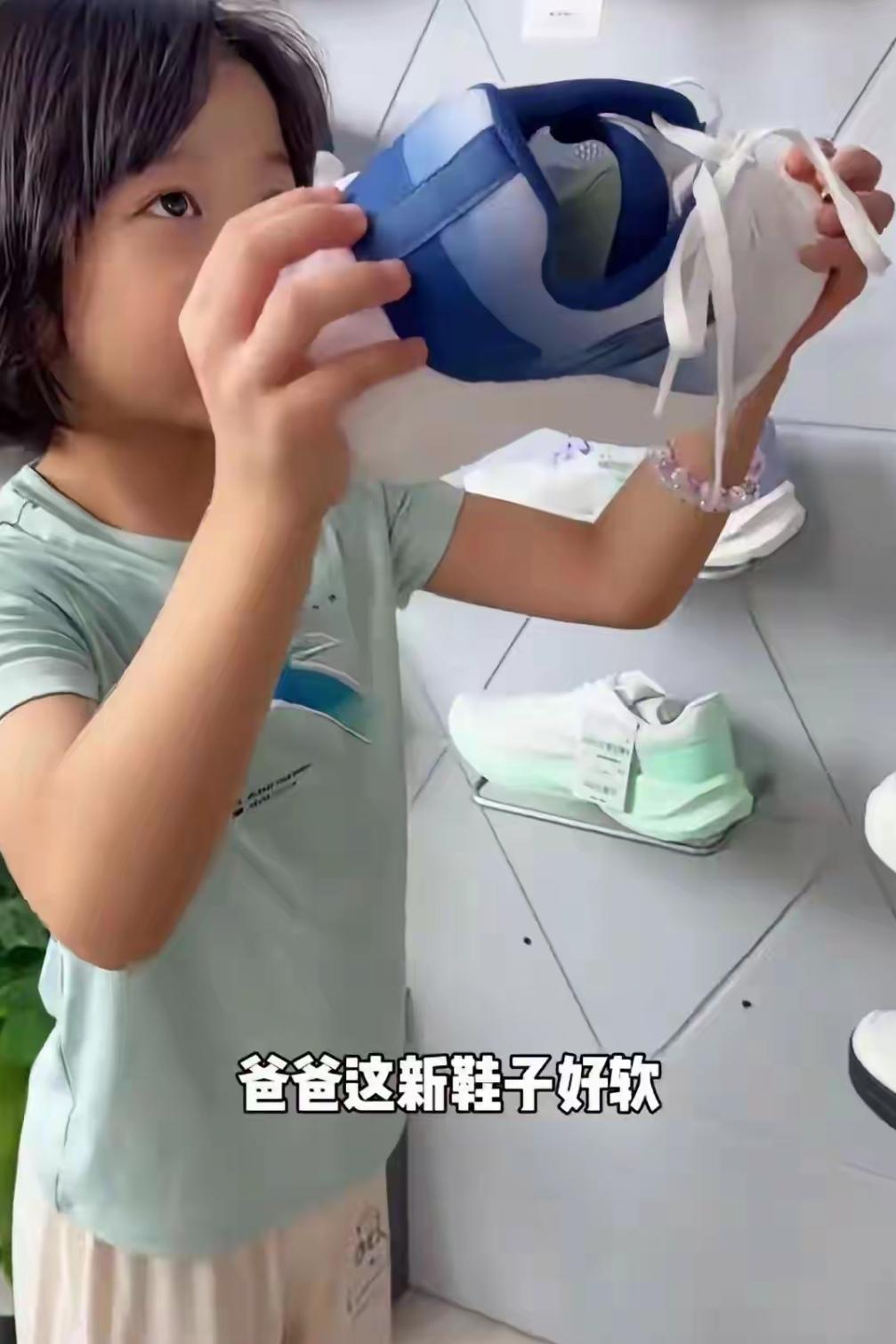 老黄秉持重男轻女的观念，觉得儿子没能生下儿子，且未达到他所期望的成才目标。于是，