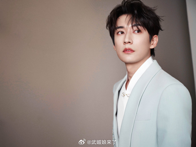 新鲜的刘学义祝大家元宵节快乐