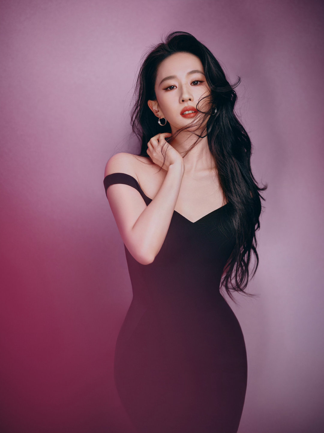 刘亦菲绝美新造型刘亦菲绝美新造型，和姐姐巴掌一起过来的是姐姐的香气！ 