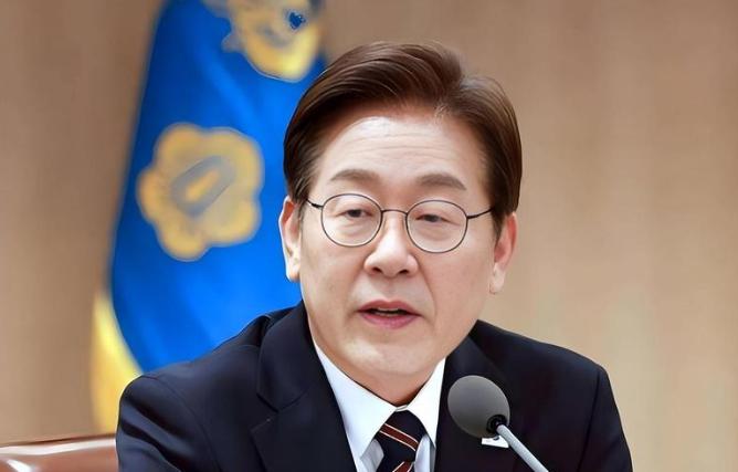 美国正忙着在中东打仗，后院却突然起火了，韩国总统李在明一巴掌打碎了美日韩同盟的幻