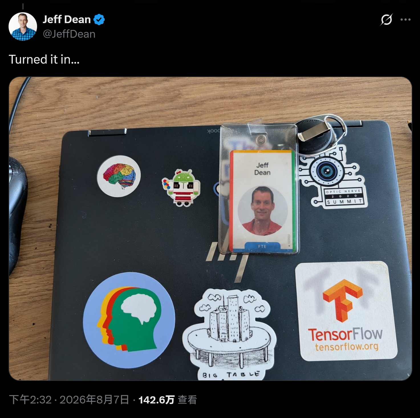强如Jeff Dean，日常也就用个上网本+看上去只有几块钱的鼠标