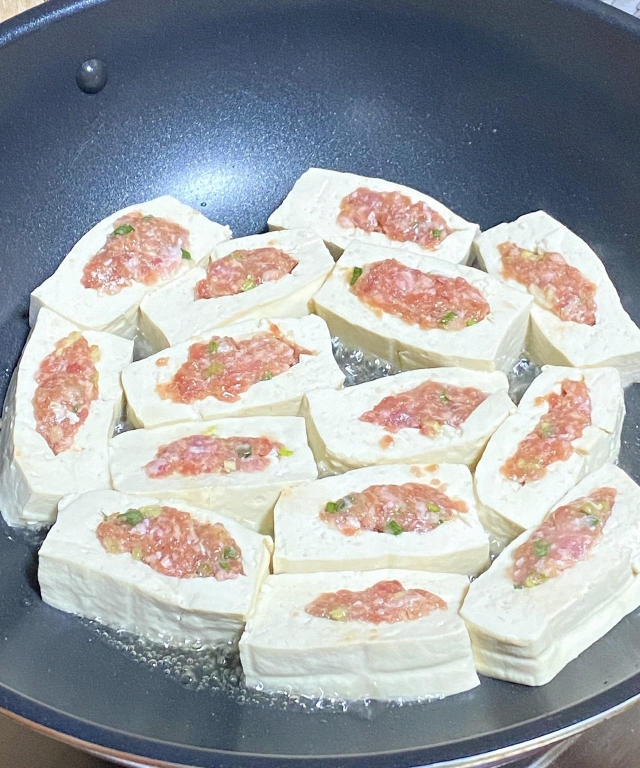 豆腐配什么菜好吃豆腐真的非常好吃，是一种相当优质的蛋白质，做成豆腐镶肉，也很美味