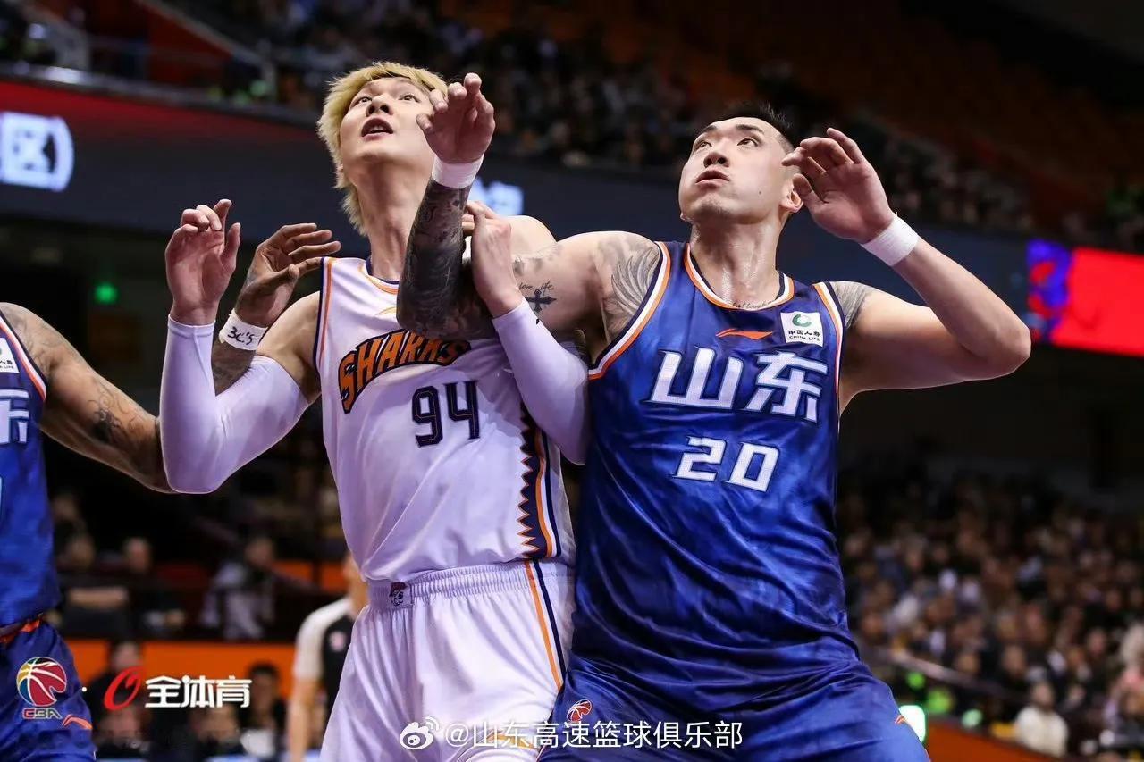 山东难求一胜！三阶段开赛以来已经两连败！
山东16胜25负排名CBA联赛第15名