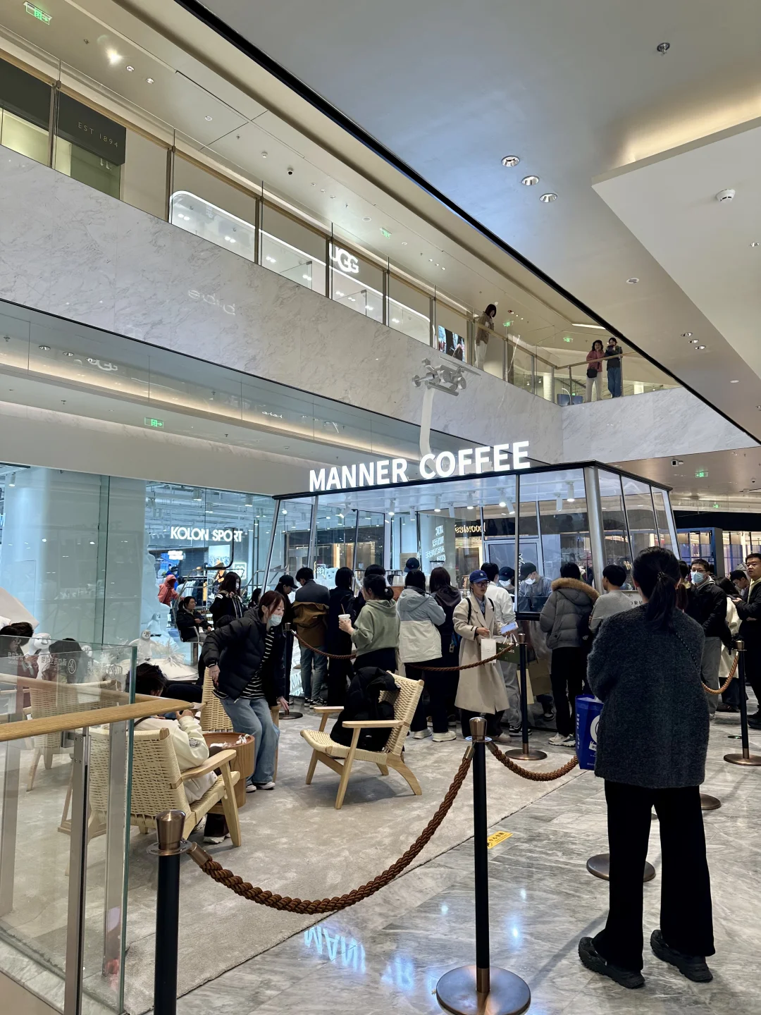 长春）今天的万象城好像有1亿人…