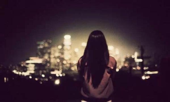 昨晚上半夜醒了，就睁着眼到天亮，啥也没想，可就是睡不着。
就想问问老姐妹们，你们