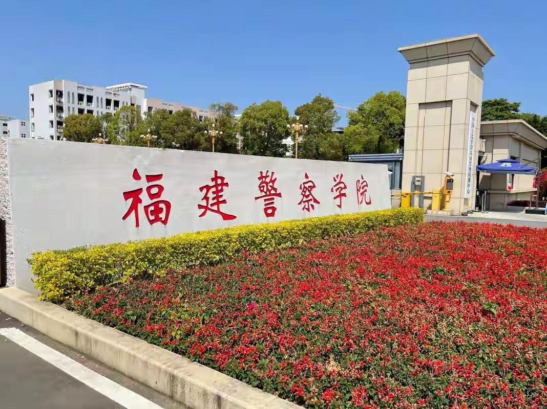 能考上这所学校，是全村人的骄傲