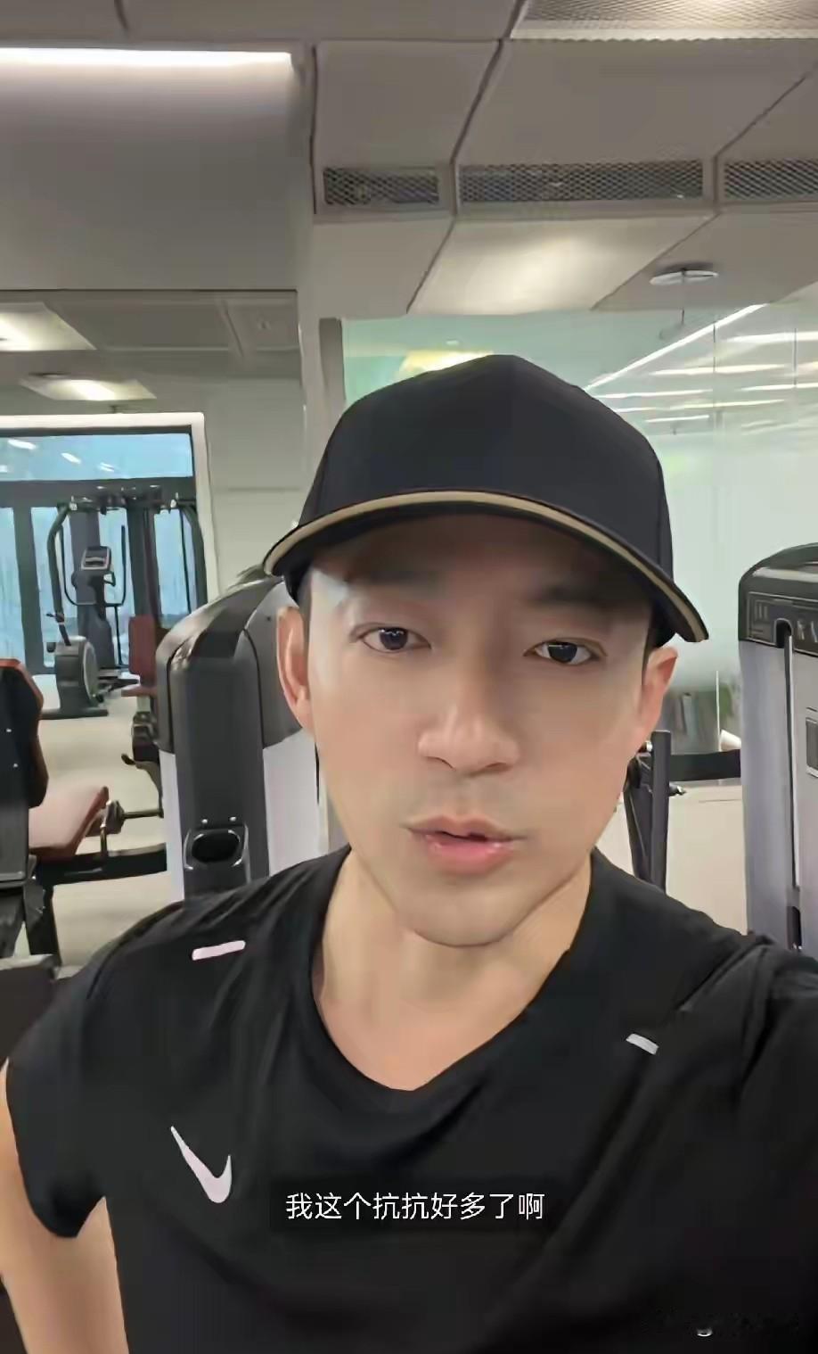 信不信
他以后的脸也会越来越网红

汪公子的双眼皮
真是一言难尽

果真有个医美