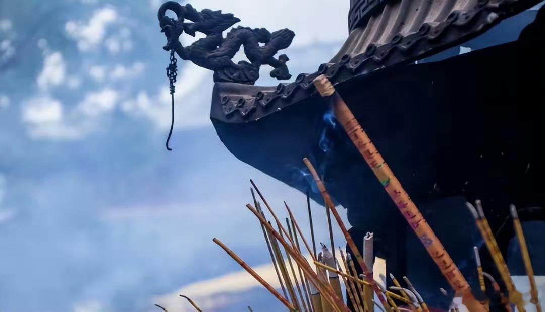 拜财神的技巧给韩国人学去了  财神的祝福语也能出道了，这次是把财源广送的技巧传授