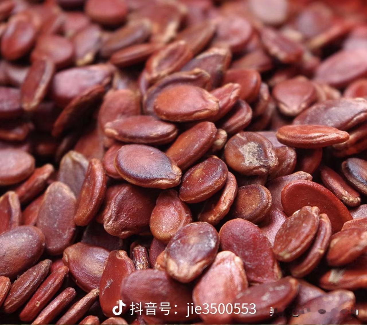 快过年通宵刷年货备库存。发现一样从小就讨厌的年货啊，就是红瓜子和黑瓜子。不知道哪