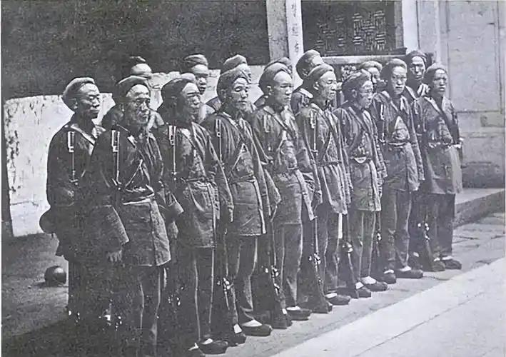 1852年，曾国藩在湖南以当地农民为班底，打造出一支威名远扬的湘军。这支军队堪称