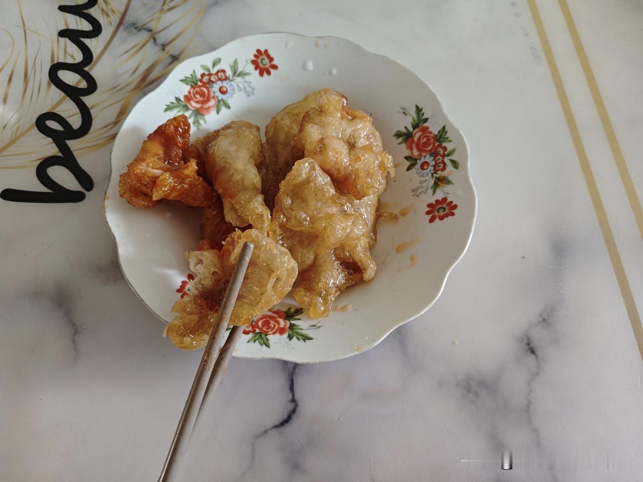 跑了一路，还是没舍得买一块售价10元的月饼
        前天下午排队买9.9